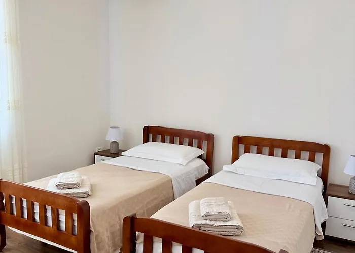 Park Apartment *