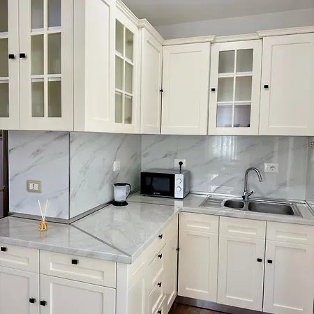 Park Apartment *