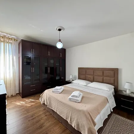 Park Apartment *