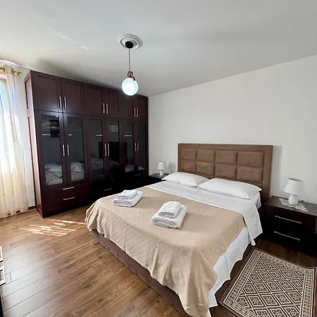 Park Apartment *