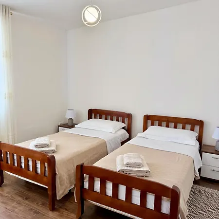 Park Apartment *